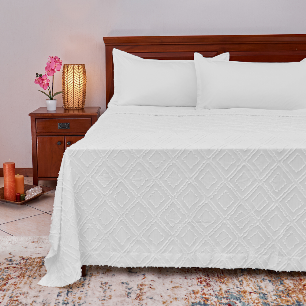 Elegante cubrecama delgado con diseño tufted color Blanco